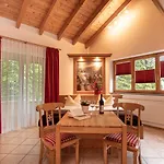 ホテル Hotel-gasthof Der Wiesengrund 3*